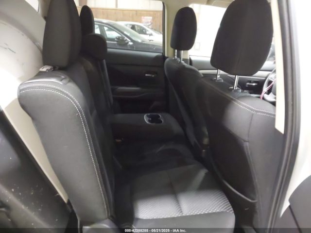 JA4AZ2A34JZ008883 Mitsubishi Outlander Es