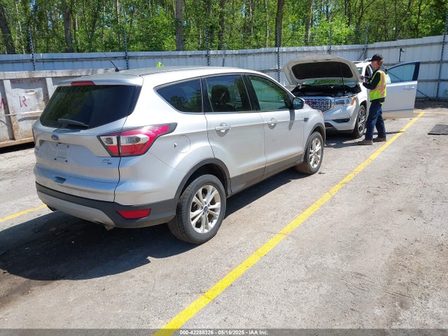1FMCU9GDXHUB15025 Ford ESCAPE SE