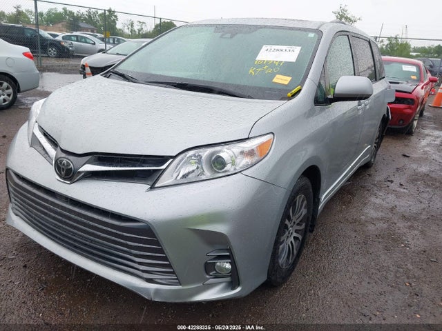 5TDYZ3DC2KS018742 Toyota Sienna Xle 8 Passenger