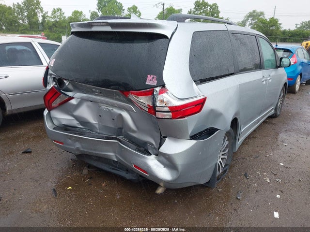5TDYZ3DC2KS018742 Toyota Sienna Xle 8 Passenger