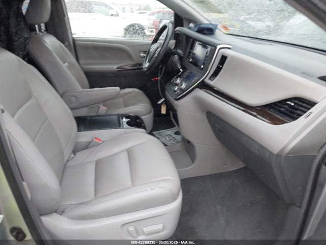5TDYZ3DC2KS018742 Toyota Sienna Xle 8 Passenger