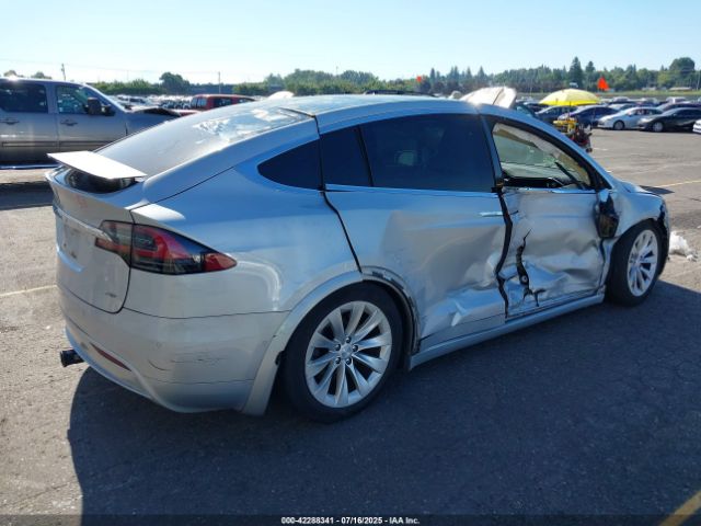 2016 TESLA MODEL X 5YJXCBE25GF021479 Photo 3