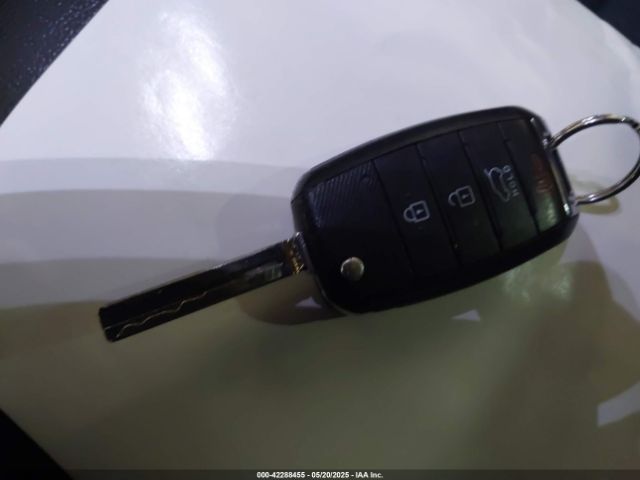 KNDJX3A51E7054157 KIA Soul !