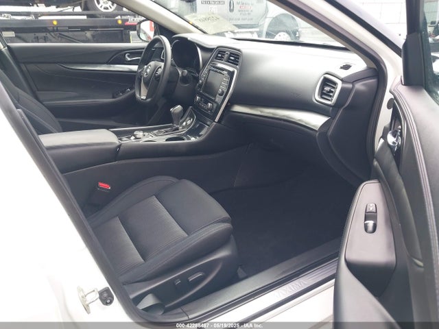1N4AA6AV9KC360048 Nissan 2019