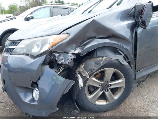 JTMRFREV9FD108990 Toyota Rav4 Xle