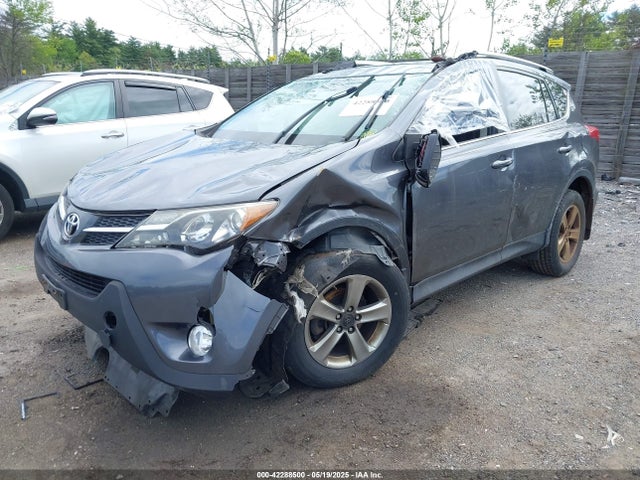 JTMRFREV9FD108990 Toyota Rav4 Xle