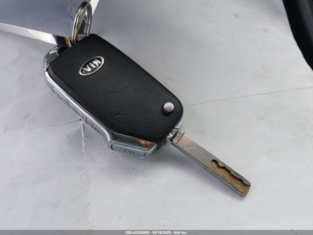 3KPF24AD8LE177646 KIA Forte Lxs