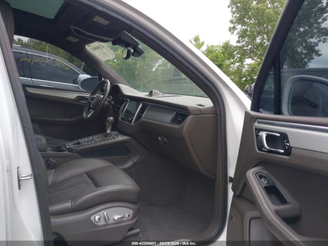 2018 PORSCHE MACAN WP1AF2A54JLB70790 Photo 4