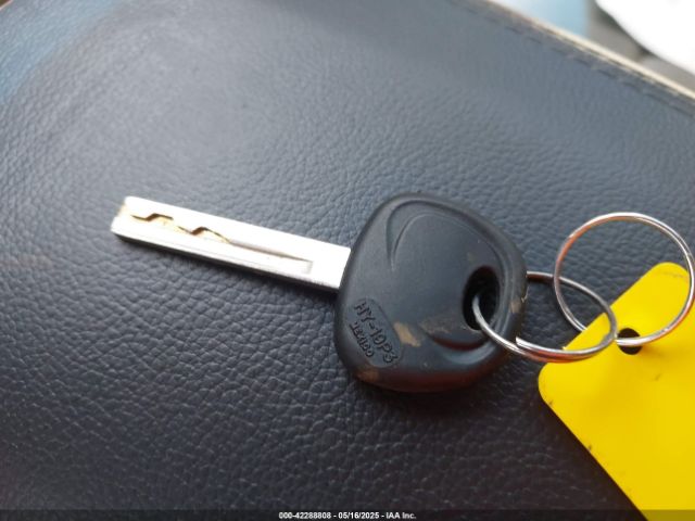 KM8SMDHF0HU175037 Hyundai Santa Fe Se