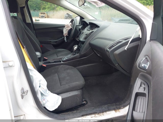 1FADP3K28HL267304 Ford FOCUS SE