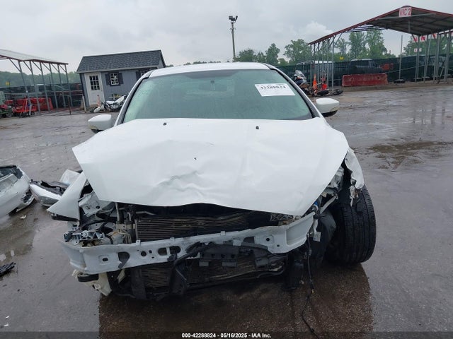 1FADP3K28HL267304 Ford FOCUS SE