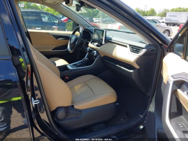 2T3A1RFV1MC247524 Toyota Rav4 Xle Premium