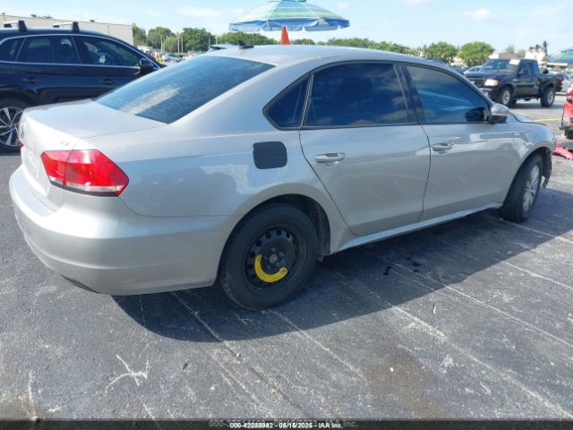 1VWAT7A33EC068969 Volkswagen Passat 1.8t Wolfsburg Edition