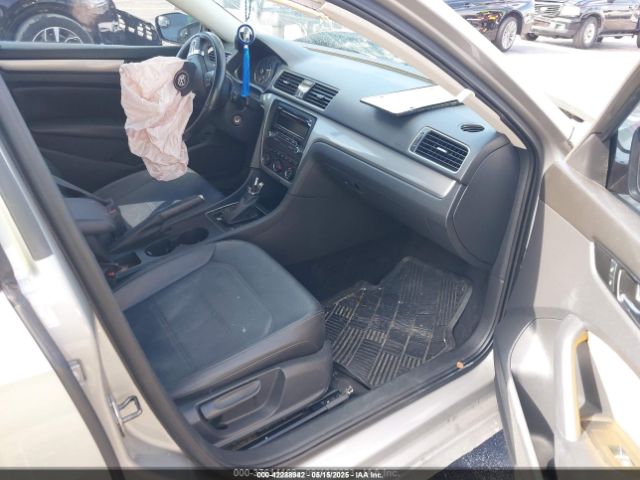 1VWAT7A33EC068969 Volkswagen Passat 1.8t Wolfsburg Edition