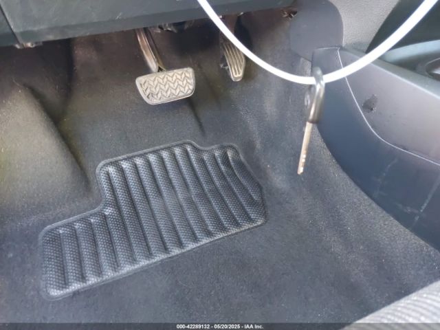 VNKJTUD35FA054329 Toyota YARIS L