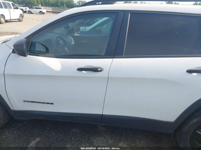 1C4PJLABXGW323881 Jeep Cherokee Altitude
