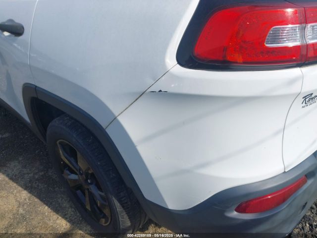 1C4PJLABXGW323881 Jeep Cherokee Altitude