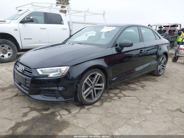 Audi A3 40 Titanium Premium 2019 WAUAUGFF8KA093096 Image 2