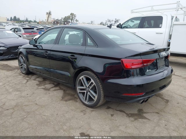 Audi A3 40 Titanium Premium 2019 WAUAUGFF8KA093096 Image 3