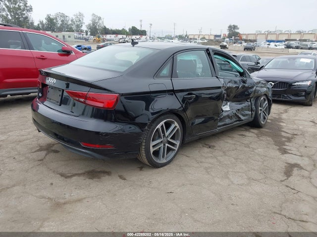 Audi A3 40 Titanium Premium 2019 WAUAUGFF8KA093096 Image 4