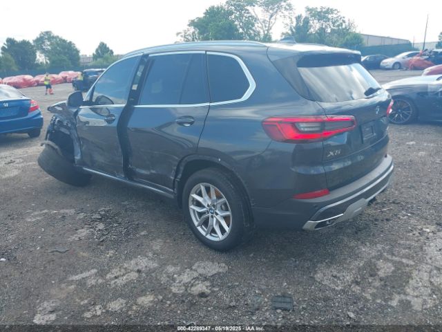 2019 BMW X5 5UXCR6C52KLL40747 Photo 2