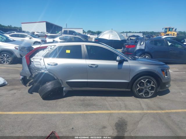 KNDCR3LE7P5058017 KIA Niro Ex Touring