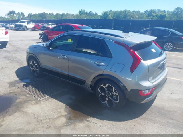 KNDCR3LE7P5058017 KIA Niro Ex Touring