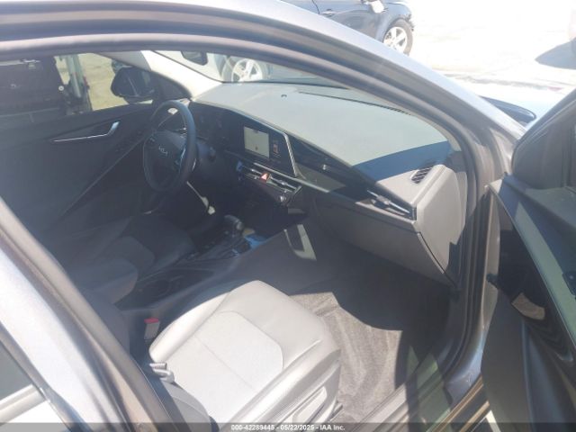 KNDCR3LE7P5058017 KIA Niro Ex Touring