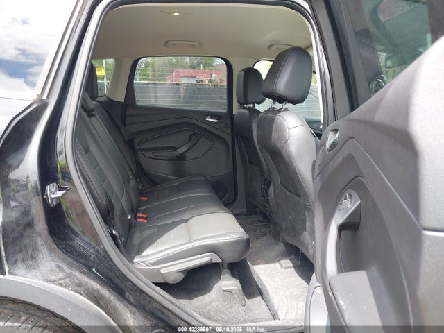 1FMCU9J91GUB35876 Ford Escape Titanium