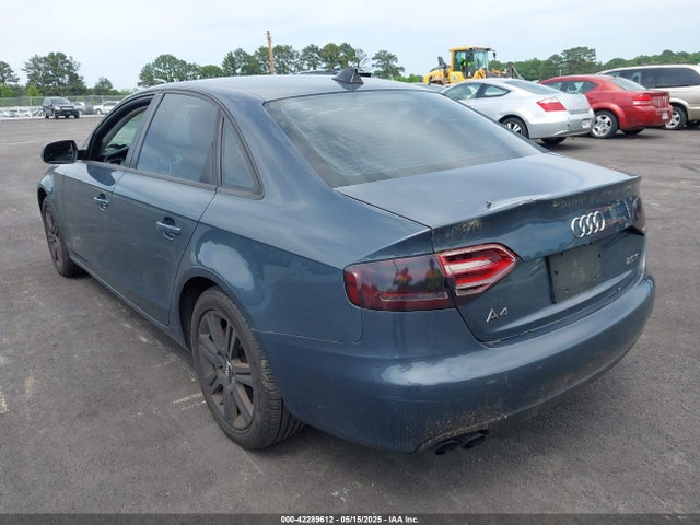 2011 AUDI A4 WAUAFAFL5BN024517 Photo 2