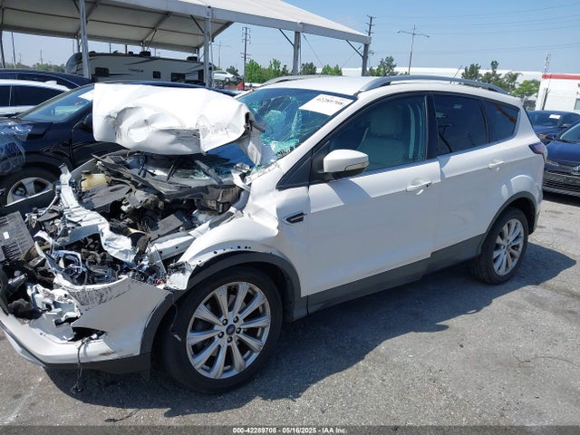 1FMCU0J91HUD85387 Ford Escape Titanium