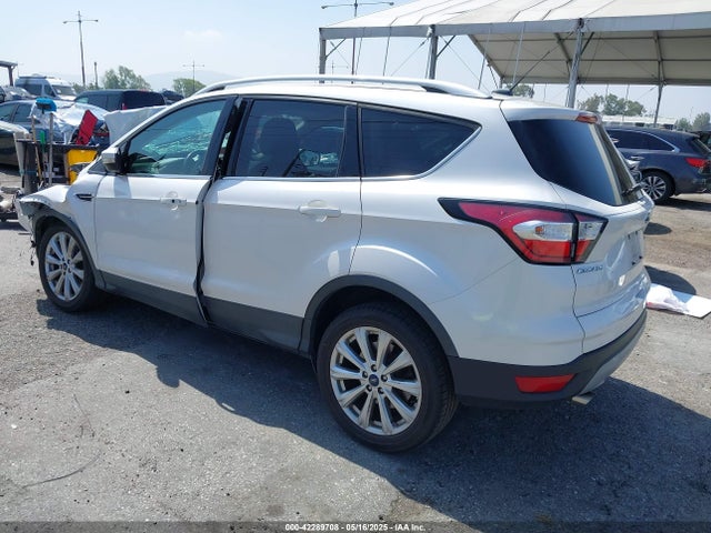 1FMCU0J91HUD85387 Ford Escape Titanium