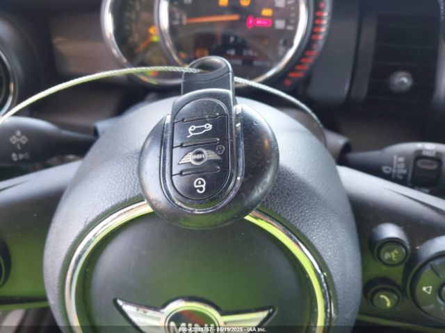 2016 MINI CONVERTIBLE WMWWG5C56G3C19502 Photo 10