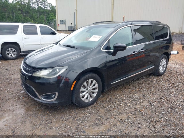 Chrysler 2017 2017 2C4RC1BGXHR539113 Image 2