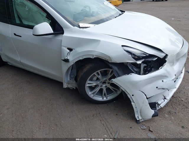 2021 TESLA MODEL Y 5YJYGAED8MF173496 Photo 5