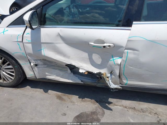 1FADP3N24GL340470 Ford Focus Titanium