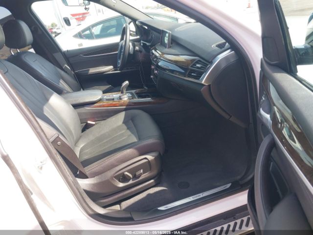 2018 BMW X5 5UXKR2C5XJ0Z15973 Photo 4