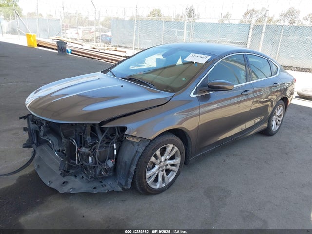 Chrysler 200 Limited 2015 1C3CCCAB8FN740885 Image 2
