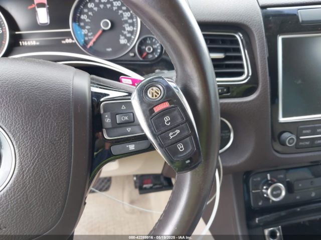 2012 VOLKSWAGEN TOUAREG WVGEK9BPXCD006816 Photo 10