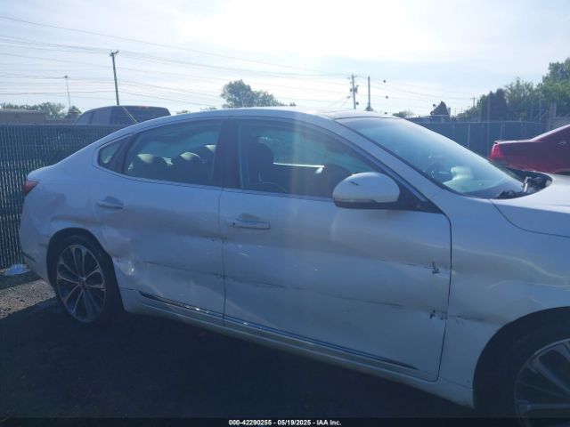 KNALC4J19H5091784 KIA Cadenza Technology