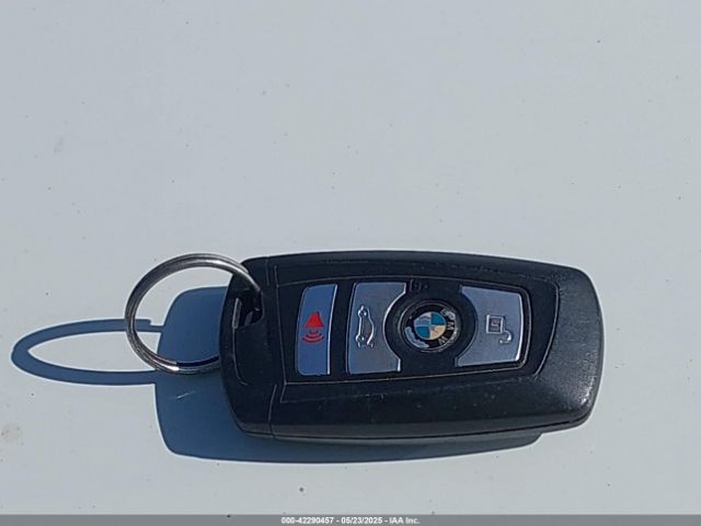 WBA8A9C56GK616857 BMW 320i