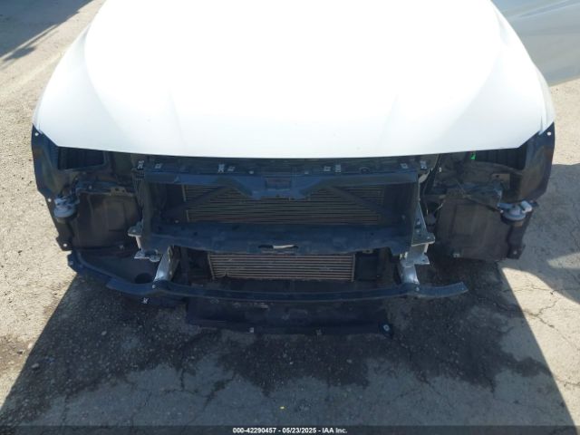 WBA8A9C56GK616857 BMW 320i