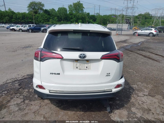 Toyota RAV4 LE 2018 JTMBFREV4JJ193636 Image 16