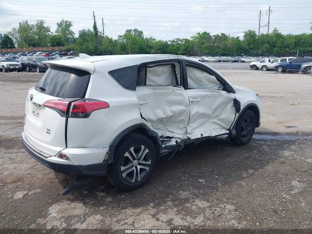 Toyota RAV4 LE 2018 JTMBFREV4JJ193636 Image 17