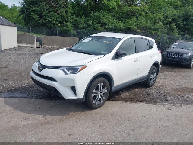 Toyota RAV4 LE 2018 JTMBFREV4JJ193636 Image 2