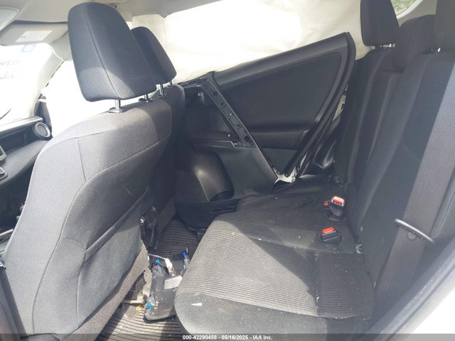 Toyota RAV4 LE 2018 JTMBFREV4JJ193636 Image 8