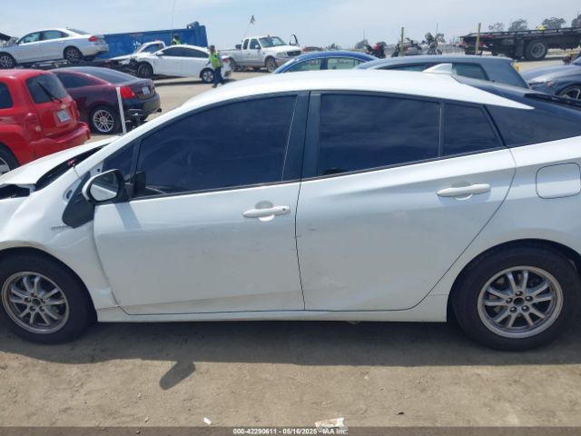 JTDKBRFU6G3020280 Toyota Prius Two