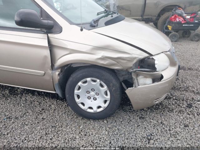 2004 CHRYSLER TOWN & COUNTRY 2C4GP44R64R522217 Photo 5