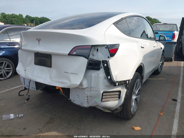 2023 TESLA MODEL Y 7SAYGDEE8PA100711 Photo 3