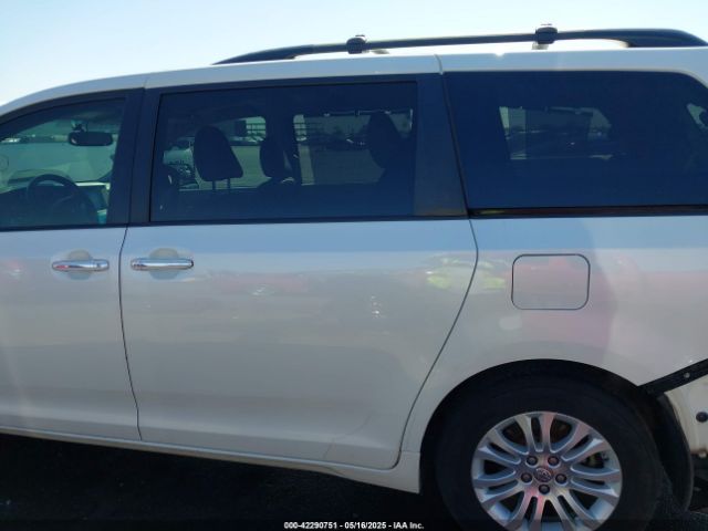 5TDYZ3DC1HS889513 Toyota Sienna Xle Premium 8 Passenger